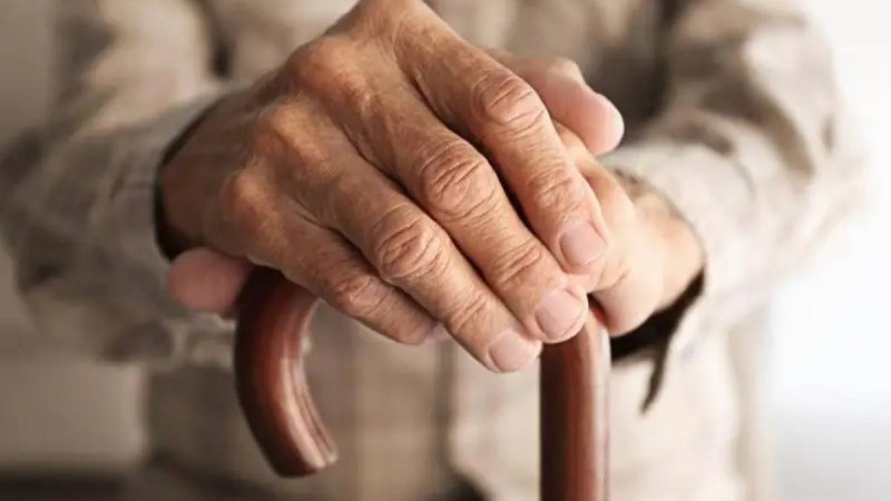 Грекияда 80 жастағы ер адам мектеп оқушысы атанды