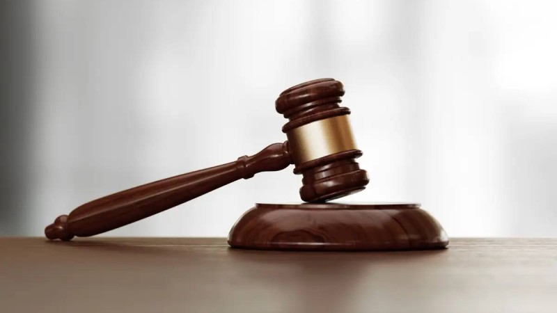 Оралда кәсіпкерді алдаған мемлекеттік қызметшіге қатысты сот үкімі шықты