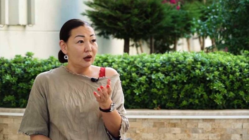 Екі рет тұрмыста болған Алуа Қонарова бала асырап алу туралы жоспарымен бөлісті