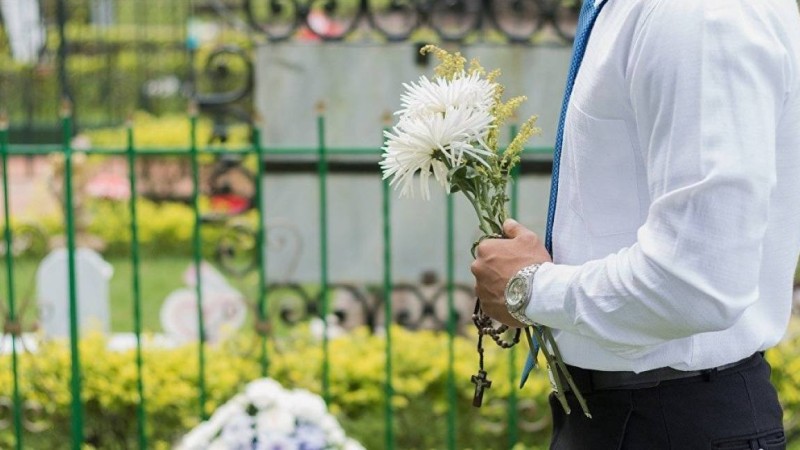 Жерлеу рәсімі кезінде сұмдық жағдай болды - видео