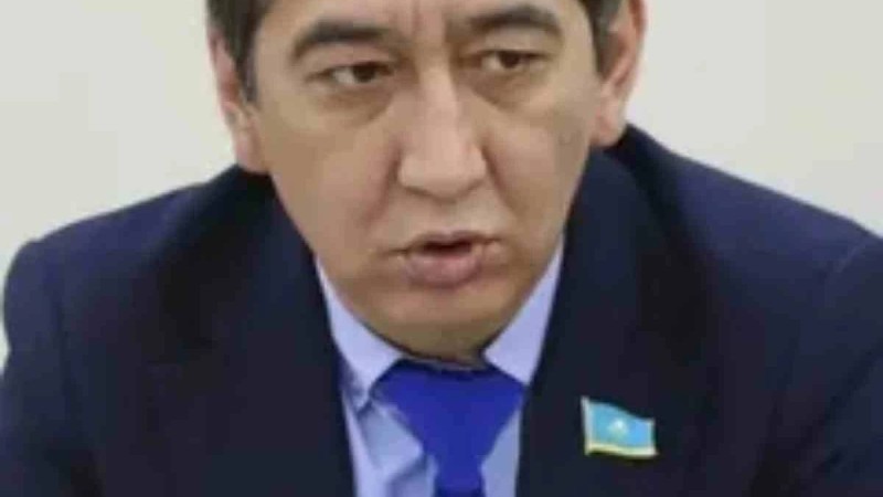 "Қазақстанда ең төменгі айлық 300 мың теңге болуы керек": Депутат Ринат Зайытов жалақы мәселесін көтерді