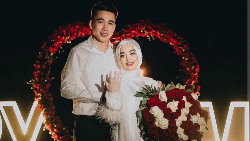 Әнші Абай Бегейдің ұлы хиджабтағы аруға сөз салды