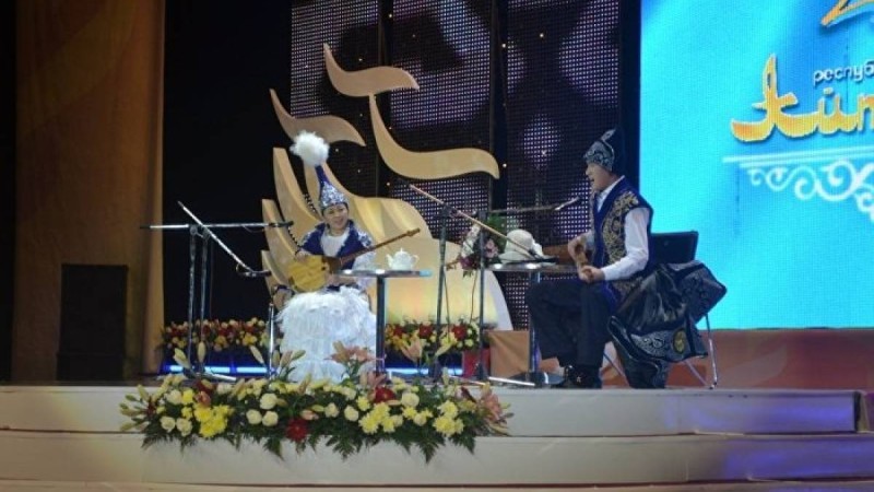 Айнұр Тұрсынбаевадан да көп көлік ұтқан ақынның аты аталды