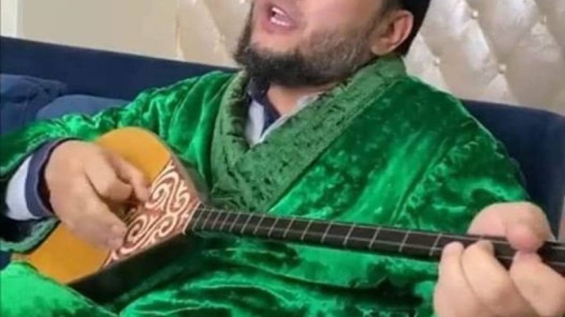 Айгүл Орынбек: "Айнұрға жыр айтуға шамаң келіп, билікке дат айтуға қорықтың ба?"