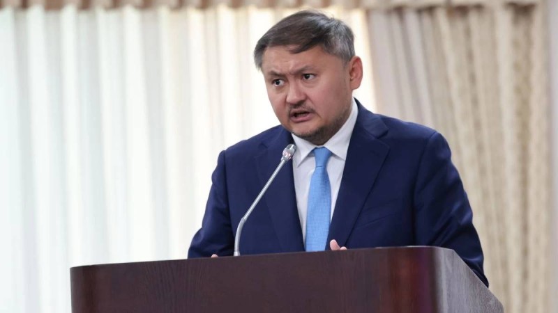 "Арызбен келіспеймін": Ғылым министрі Саясат Нұрбек грантсыз қалғаны үшін өзін сотқа берген түлектер жөнінде айтты