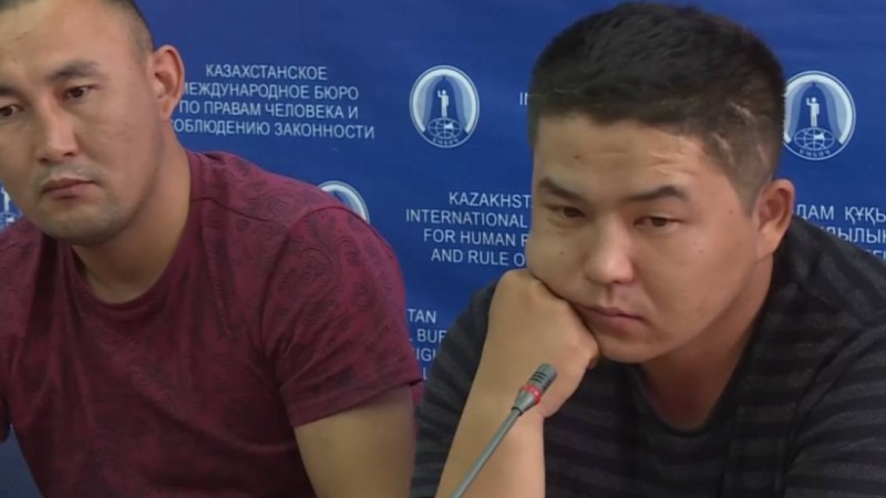 Қазақстан Шыңжаңнан қашқан қазақтарға азаматтық та, шетелге шығатын құжат та бермей отыр