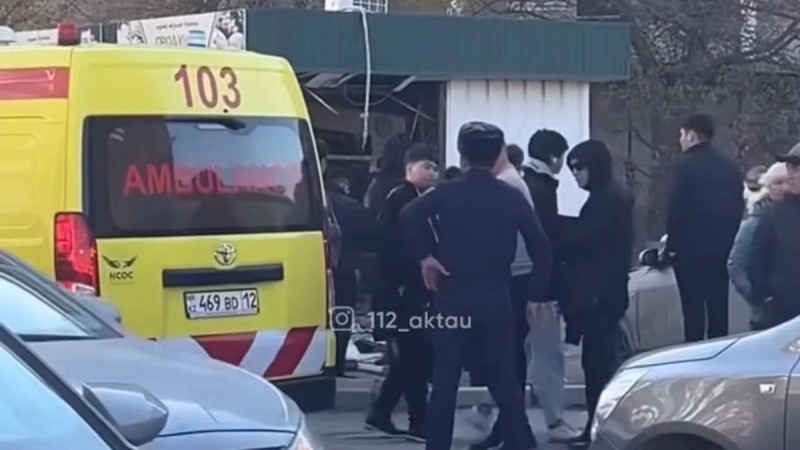 Ақтауда көлік дүкенге соғылып, салдарынан бойжеткен қысылып қалған