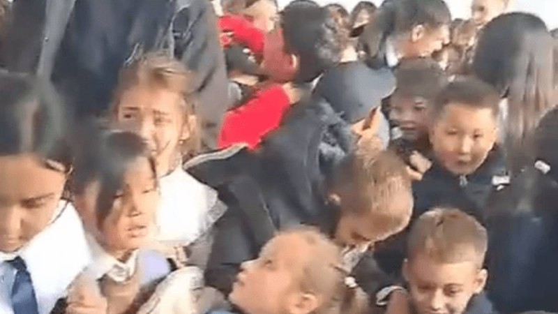 Оқушылар еденде айқайлап жатты: Желідегі видеодан кейін Көкшетауда мектеп директоры жазаланды