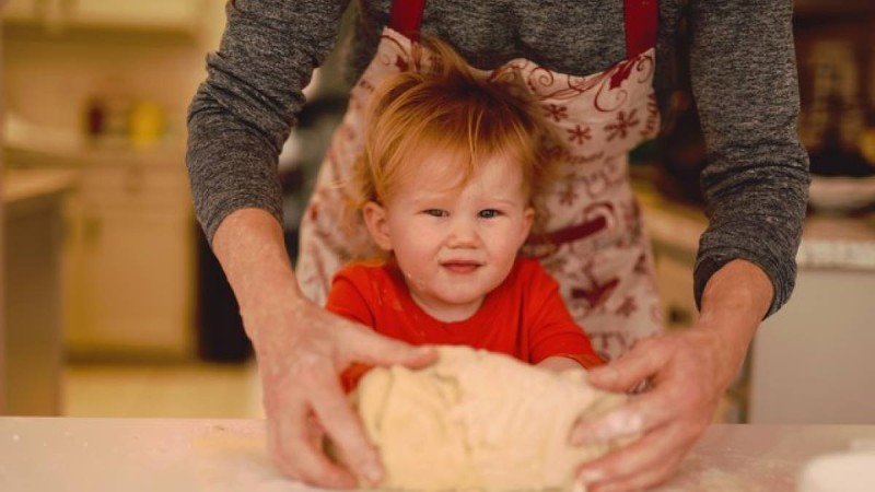 Елге қайтқым келмейді: Америкадағы бала бағушы қазақ әйел табысы туралы айтты