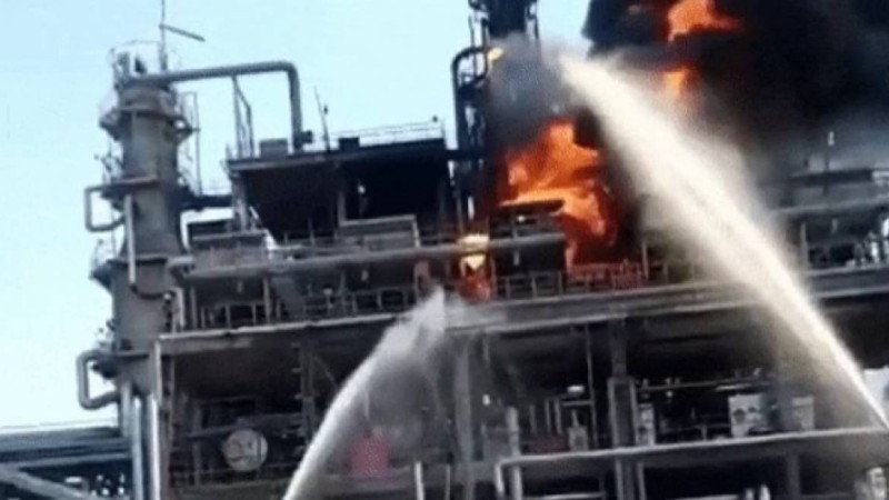 Ресейдегі мұнай өңдеу зауытында алапат өрт шықты