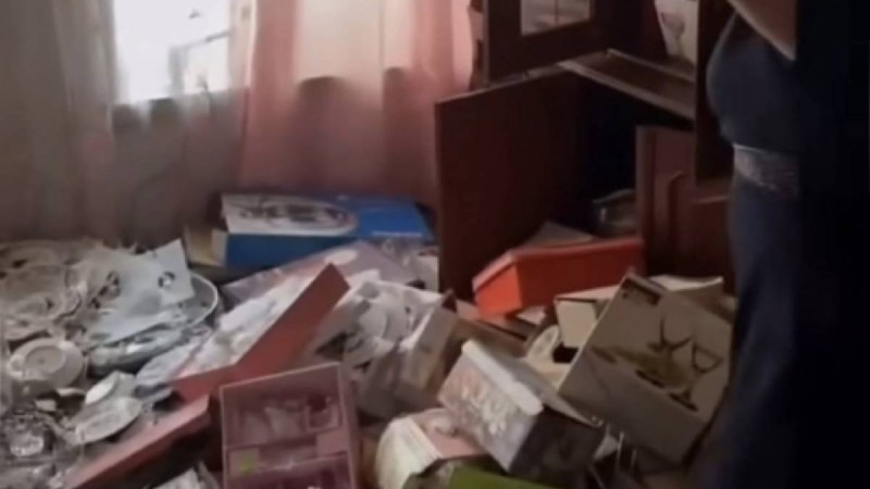 Желіде келіннің артынан келген ыдыстарды сындырып жатқан ененің видеосы тарады(Видео)