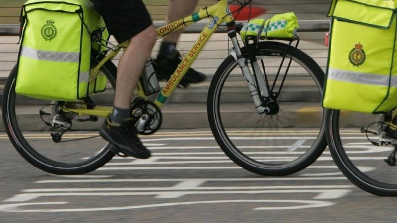 Жедел жәрдем науқастарға велосипедпен барып жүр