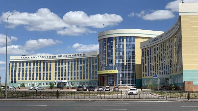 "Грант бар деп шақырып алды": Нұр-Сұлтанда алданған талапкерлер шу шығарды