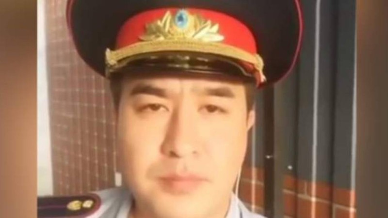 "Бәріміз өлеміз" деген әнші Кенталды полиция ұстап әкетті – видео