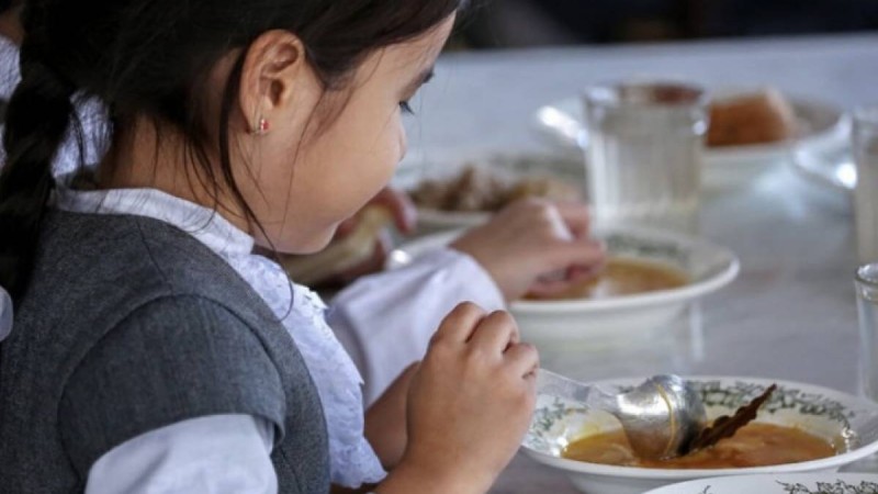 Ата-аналар мектептегі тамақ сапасын бақылауға ниетті: «Әділдік және өркендеу» қоғамдық қоры әлеуметтік мониторингтің қорытындысын жариялады