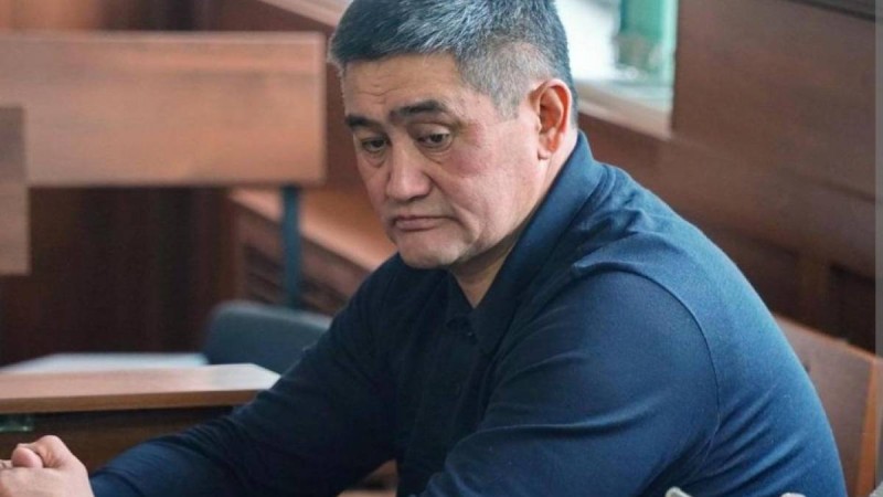 Желіде қамауда жатқан Күдебаевтың камера ішінде мерекелік дастархан жайған фотосы тарады (фото)