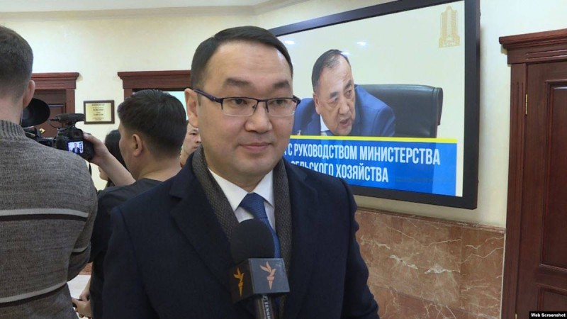 Ашықбаев "Помпеоны қарсы алу" кезіндегі киім туралы сынға жауап берді