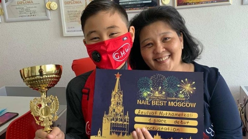 Миланда жеңген қазақ баласы ауру балаларға көмектесіп жүр