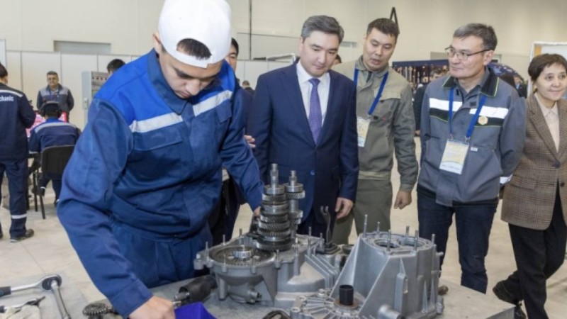 Олжас Бектенов WorldSkills Kazakhstan кәсіби-техникалық дағдылар чемпионатының қатысушыларымен кездесті