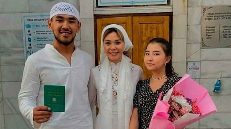 Танымал актер өзінен 8 жас үлкен актрисаға құда түсті (видео)