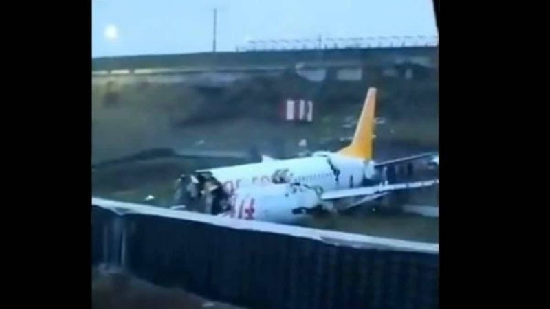 Ыстамбұл әуежайында жолаушылар ұшағы апатқа ұшырады
Ұшақ ішінде 177 адам болған, 52 жолаушы жарақаттанды