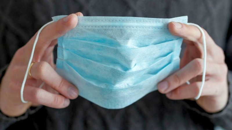 "Құны 1000 теңге": Ақтау әуежайындағы бетперденің бағасы көпшіліктің ашуына тиді (видео) 