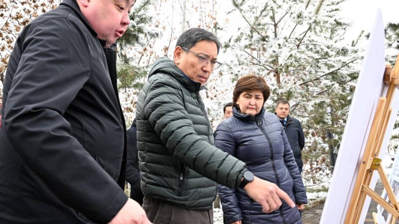 Ерболат Досаев жұмыс сапары барысында Жетісу ауданында сумен жабдықтау және су бұру желілері құрылысының барысымен танысты