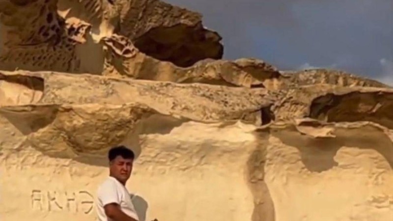 Маңғыста тауды қашап, «Ақнәзік» деп жазу жазған директор қызметінен кетті