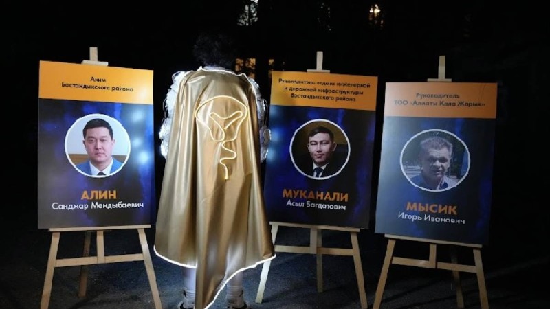 “Ештен кеш жақсы”: Алматыдағы М. Әуезов көшесінде әйтеуір жарық пайда болды