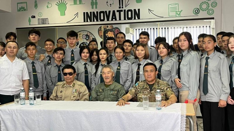 Ардагерлердің студенттермен кездесуі