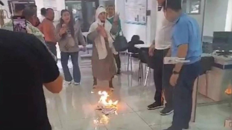 Шымкент қаласы прокуратурасында ер адам өзін-өзі өртеп жібермек болды