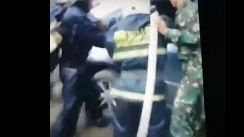 Ақтөбелік тұрғын  көлігінің ішіне бензин шашып өзін өртемек болды