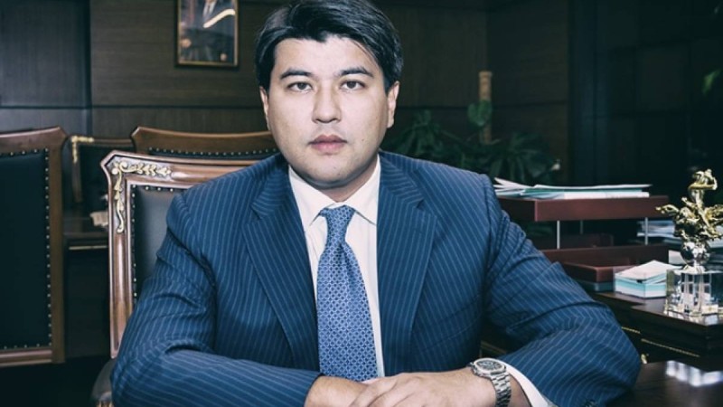 “Хайуанаттар бағы емес”: Сенат депутаты неге Бишімбаевтың колониядағы суретін жарияламайтынын айтты