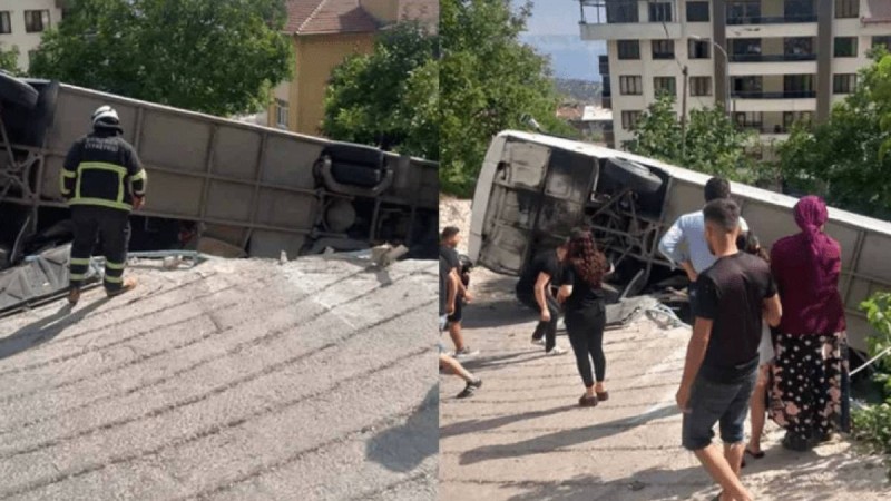 Түркияда туристер автобусы аударылып, 26 адам зардап шекті