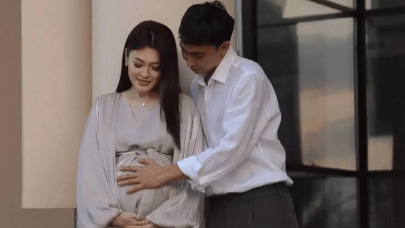 "Қыз деп ойлаймын": аяғы ауыр Ерке Есмахан көпшілікті жаңа суретімен қуантты (фото)