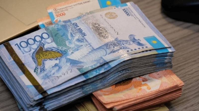 Талдықорғанда жатақхана коменданты студенттердің атына 24 млн теңге несие рәсімдеген