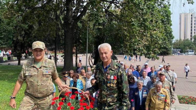 Гүл қою рәсімі