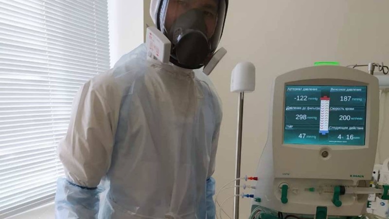 "Дәретханаға шықпау үшін су ішпеуге тырысамыз": Коронавирусқа шалдыққандармен жұмыс істеп жатқан мейіргер қазіргі өмірі туралы айтып берді - Қазақстан жаңалықтары