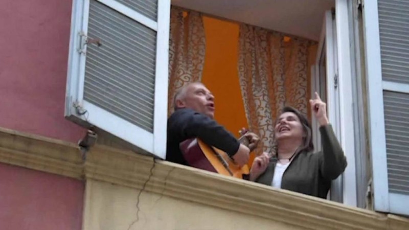 Қазақстанда балконда ән салғандар жауапқа тартылатын болды - Қазақстан жаңалықтары