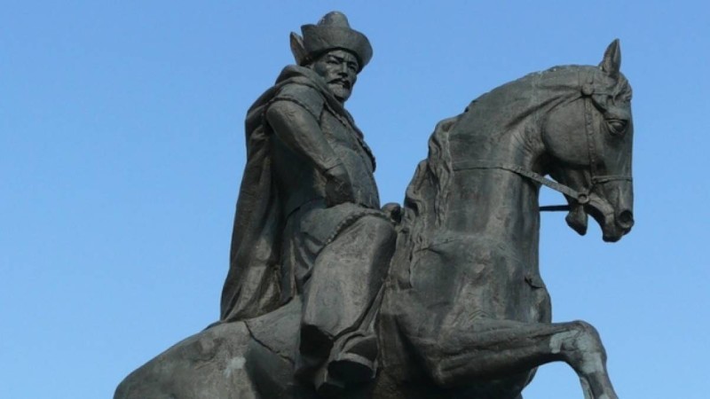 Қырғыздар Кенесарыға ескерткіш қоюы керек – Қырғыз тарихшысы