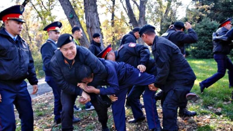 26 адам полицияға жеткізілді: ІІМ митингілер туралы мәлімдеме жасады
Ведомство іріткі салатындарға ермеуге шақырды