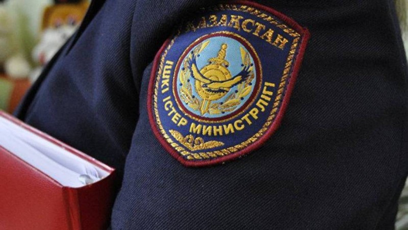 Шымкент тұрғындары үш полицейге шабуыл жасады