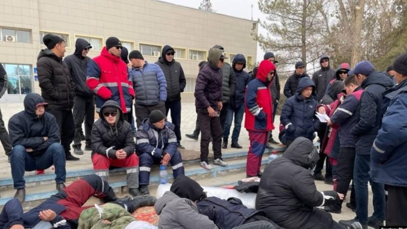 Жаңаөзенде жұмыс талап еткен екі адам денесіне жарақат салды