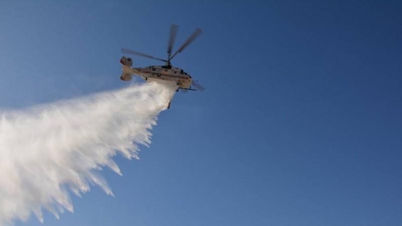 Ұшақтан вирус шашып жатыр: Желіні дүрліктірген видеодағы тікұшақтардың не істеп жүргені белгілі болды