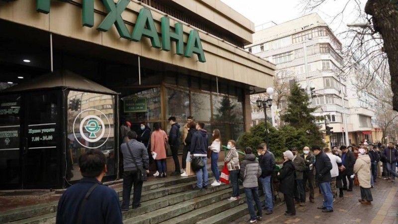 Алматыда дәріхана басшысы тексеруге келген депутатты сыртқа қуып шықты