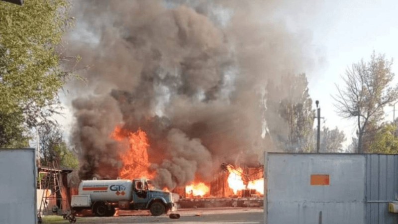 Алматы облысында газ құю станциясы өртеніп, 2 адам зардап шекті (видео)