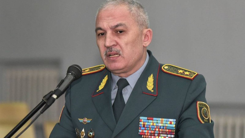 Қорғаныс Министрі әскердегі сарбаздардың үйінен неге ақша сұрайтынын айтты