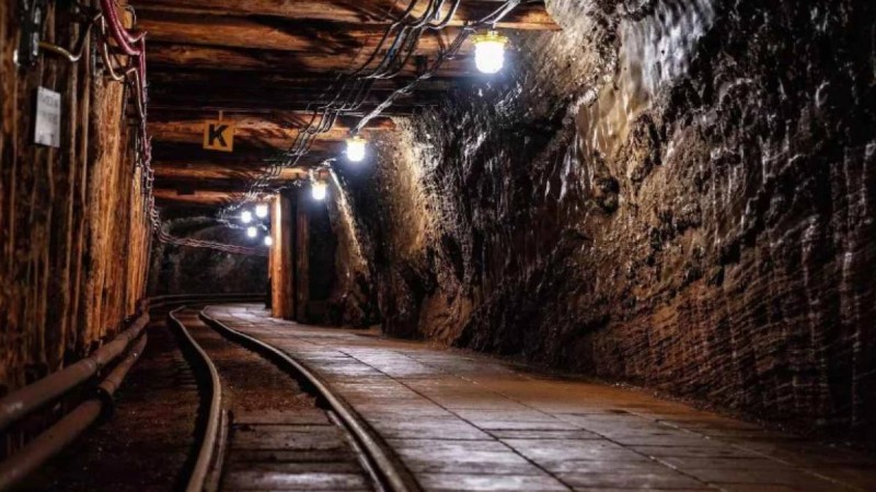 "Баспана мен 10 жылдық жалақы төленеді": шахтада қаза тапқан кеншілердің отбасына қандай көмек көрсетілетіні айтылды