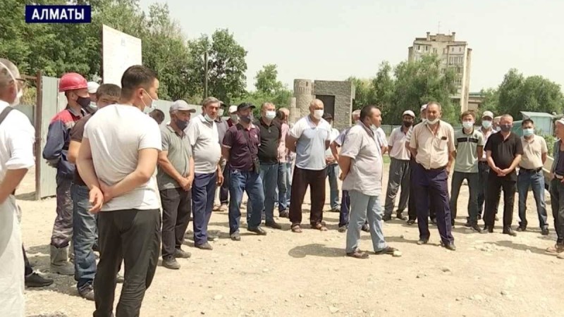 "Тышқан қаптап, көгеріп кеткен жерде тамақ ішеміз": Алматыда метро құрлысшылары бас көтерді