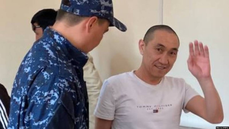 "Шал, кет!" деп ұрандаған  белсенді үш жылға түрмеге қамалды